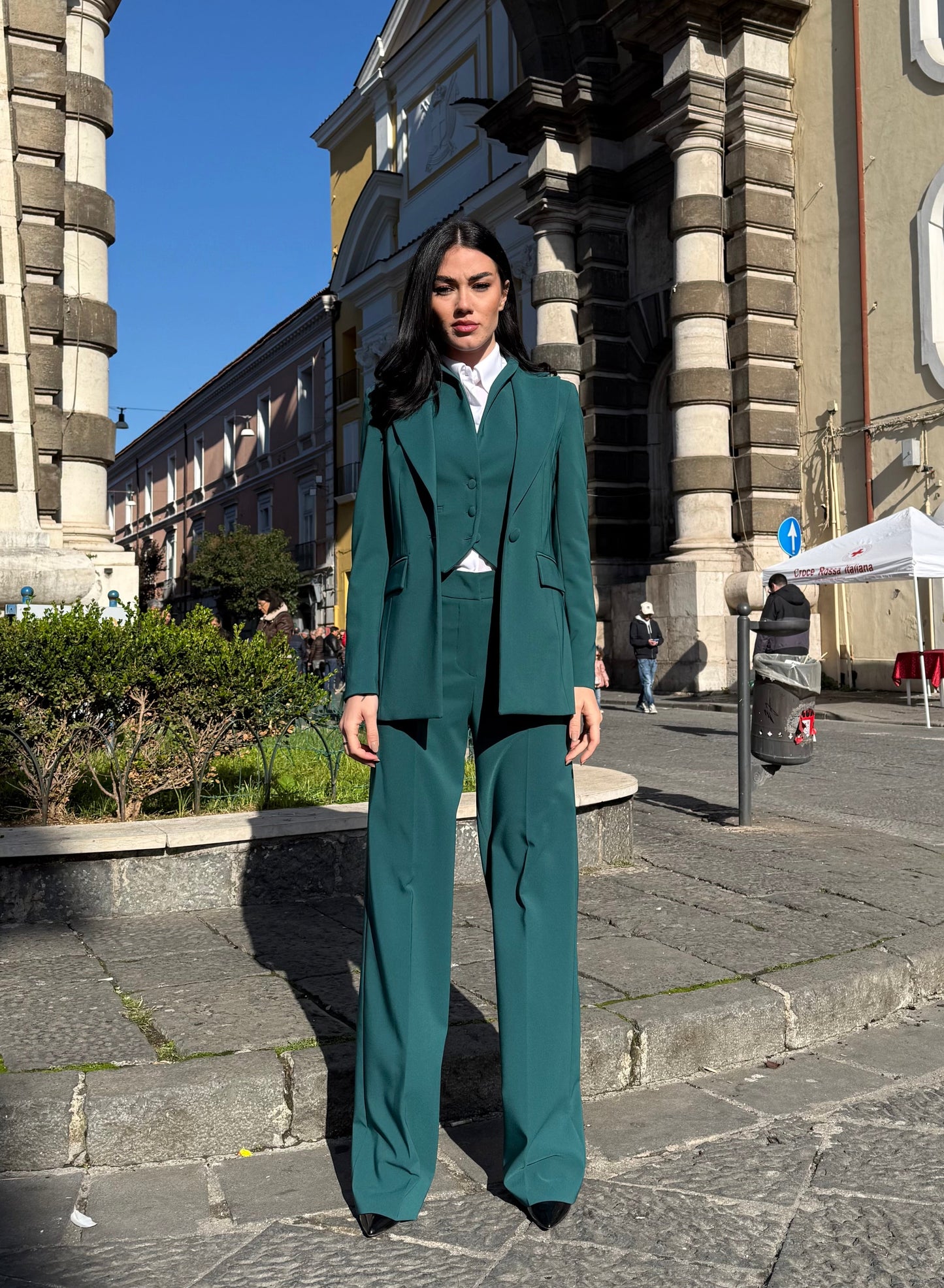 Pantalone palazzo donna coordinato a tailleur tre pezzi elegante, linea fluida e vestibilità slanciata