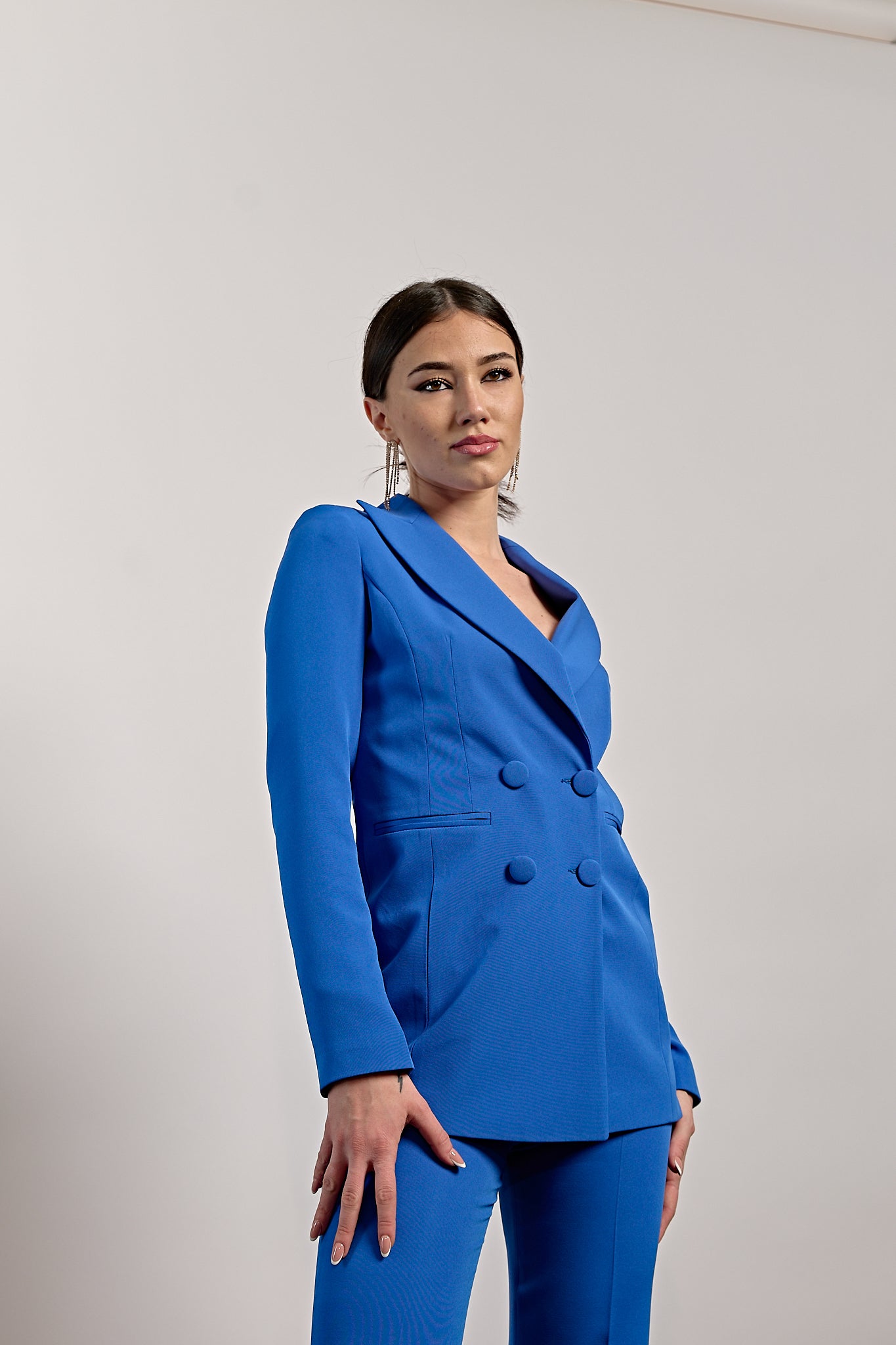 Tailleur doppiopetto blu donna elegante, completo giacca e pantalone per eventi e cerimonia