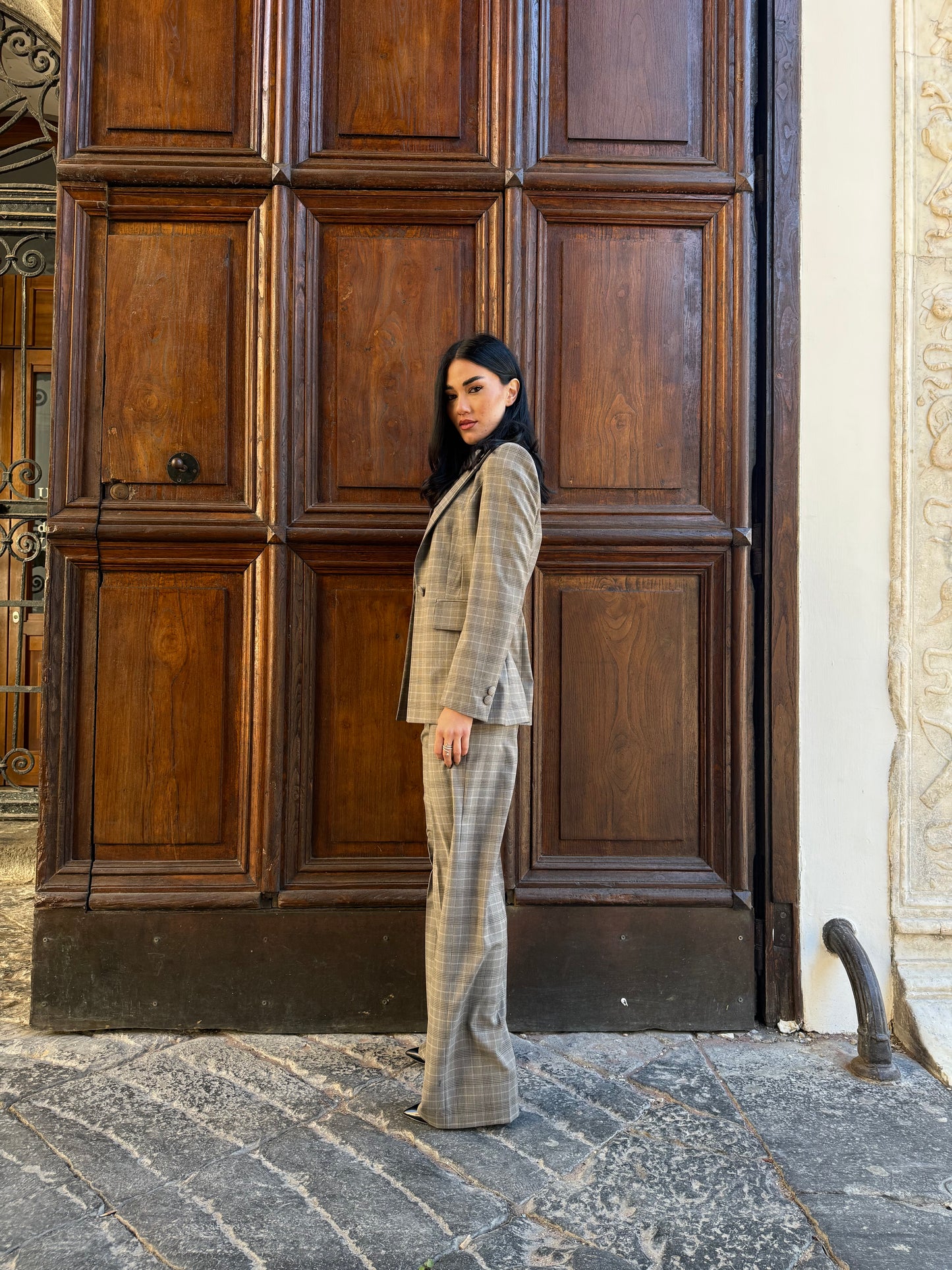 Profilo tailleur 3 pezzi donna Principe di Galles con giacca sfiancata e gilet crop