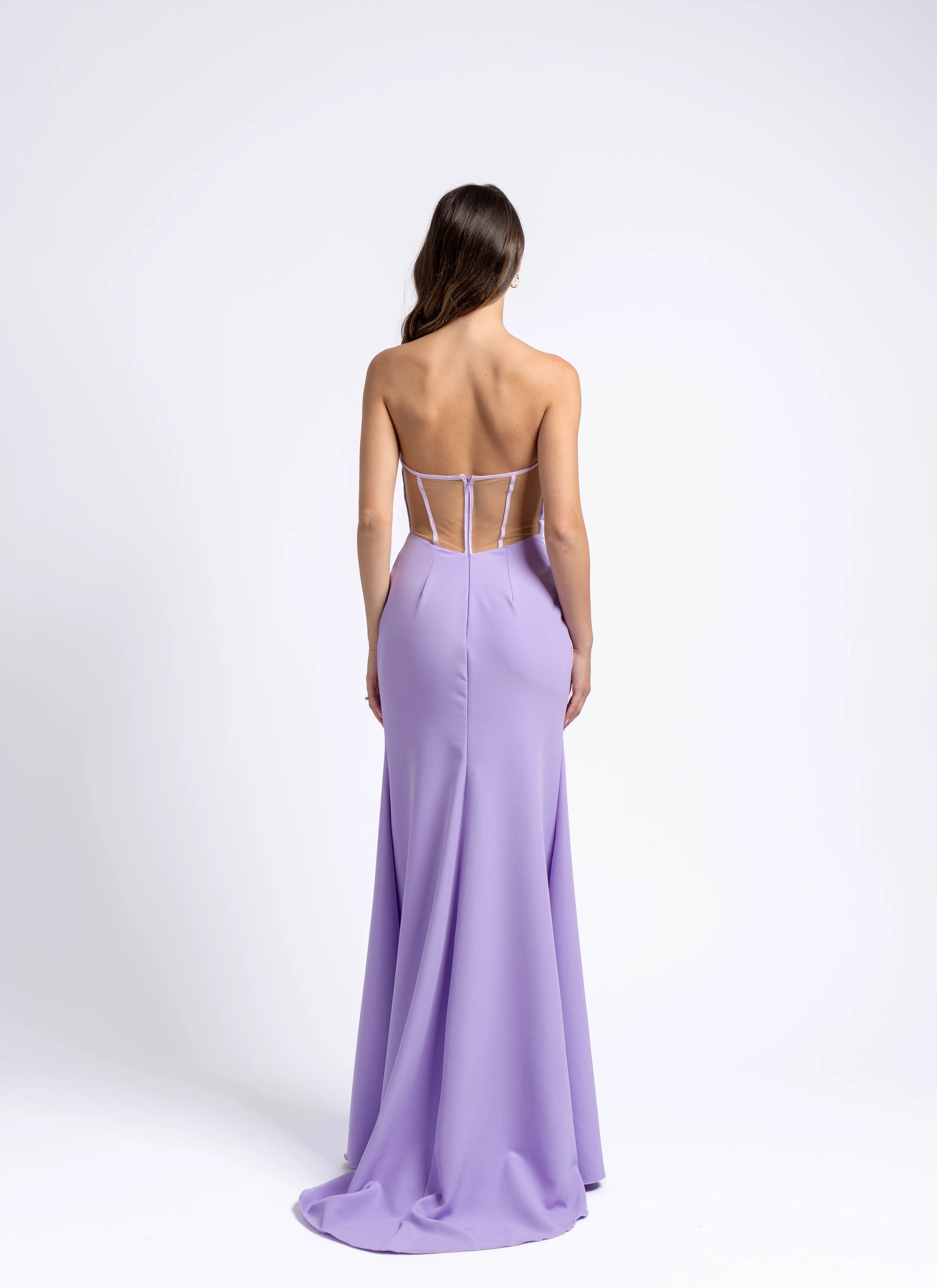 Abito lungo elegante con dettaglio trasparenza sul retro