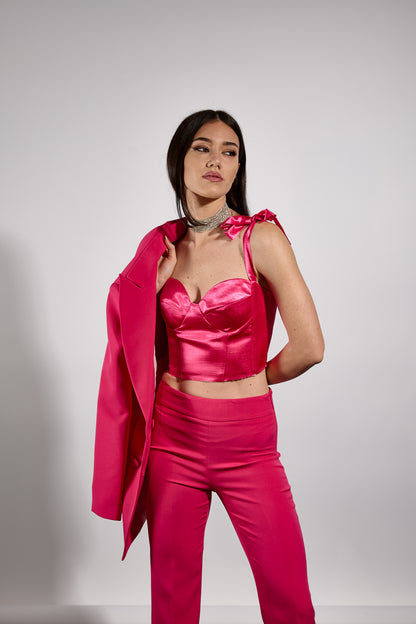 Tailleur doppiopetto donna fucsia con bustino crop e giacca coordinata, look cerimonia moderno