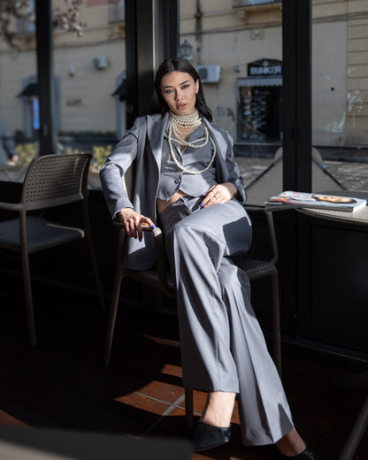 Tailleur 3 pezzi donna in tessuto gessato grigio con giacca oversize stile sartoriale