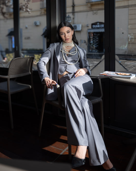 Tailleur 3 pezzi donna in tessuto gessato grigio con giacca oversize stile sartoriale